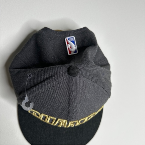 9Fifty Golden State Warriors - 2018 Championship Commemorative SnapBack Hat NWT - Picture 3 of 8